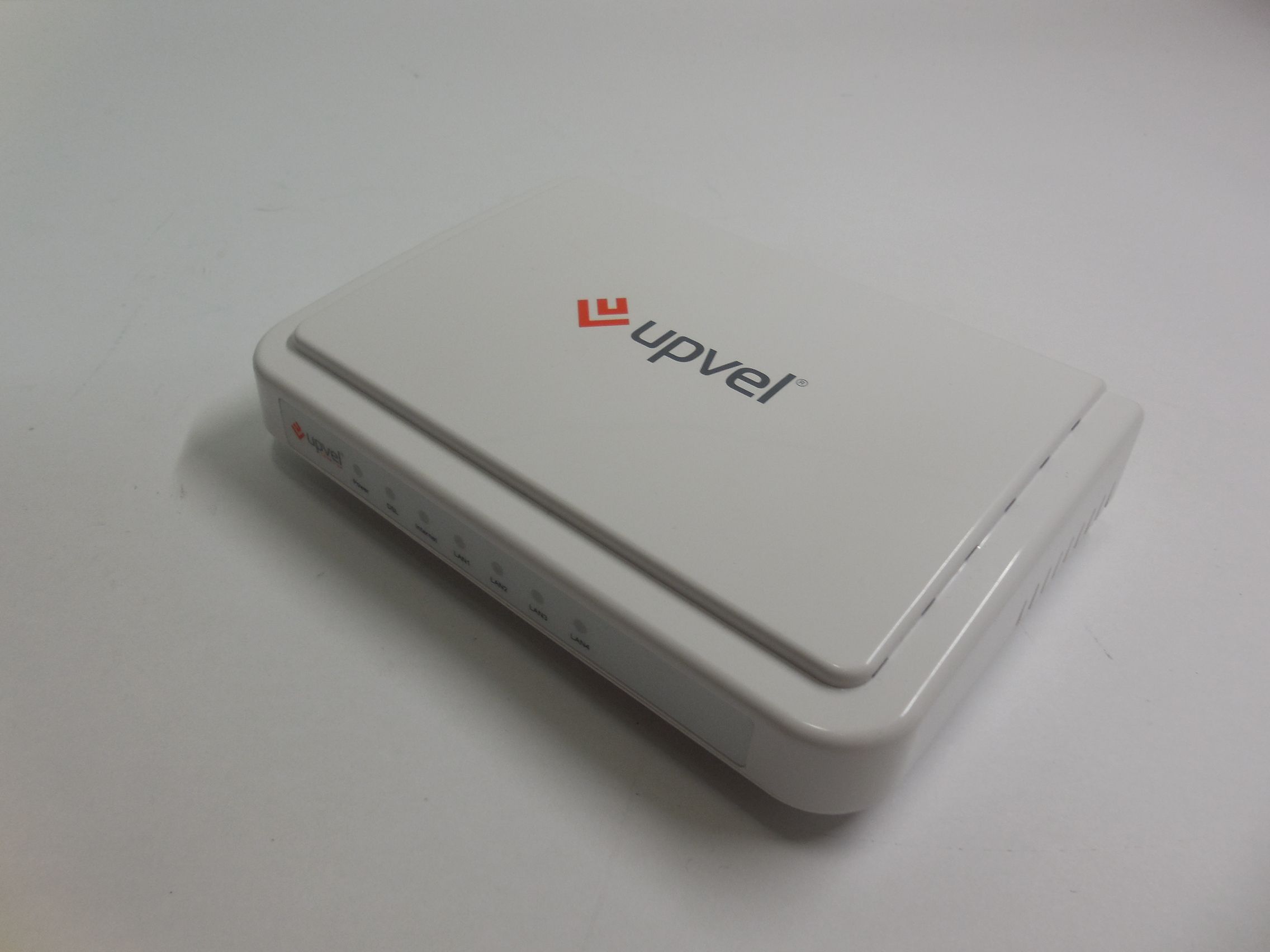 ADSL-роутер Upvel UR-104AN