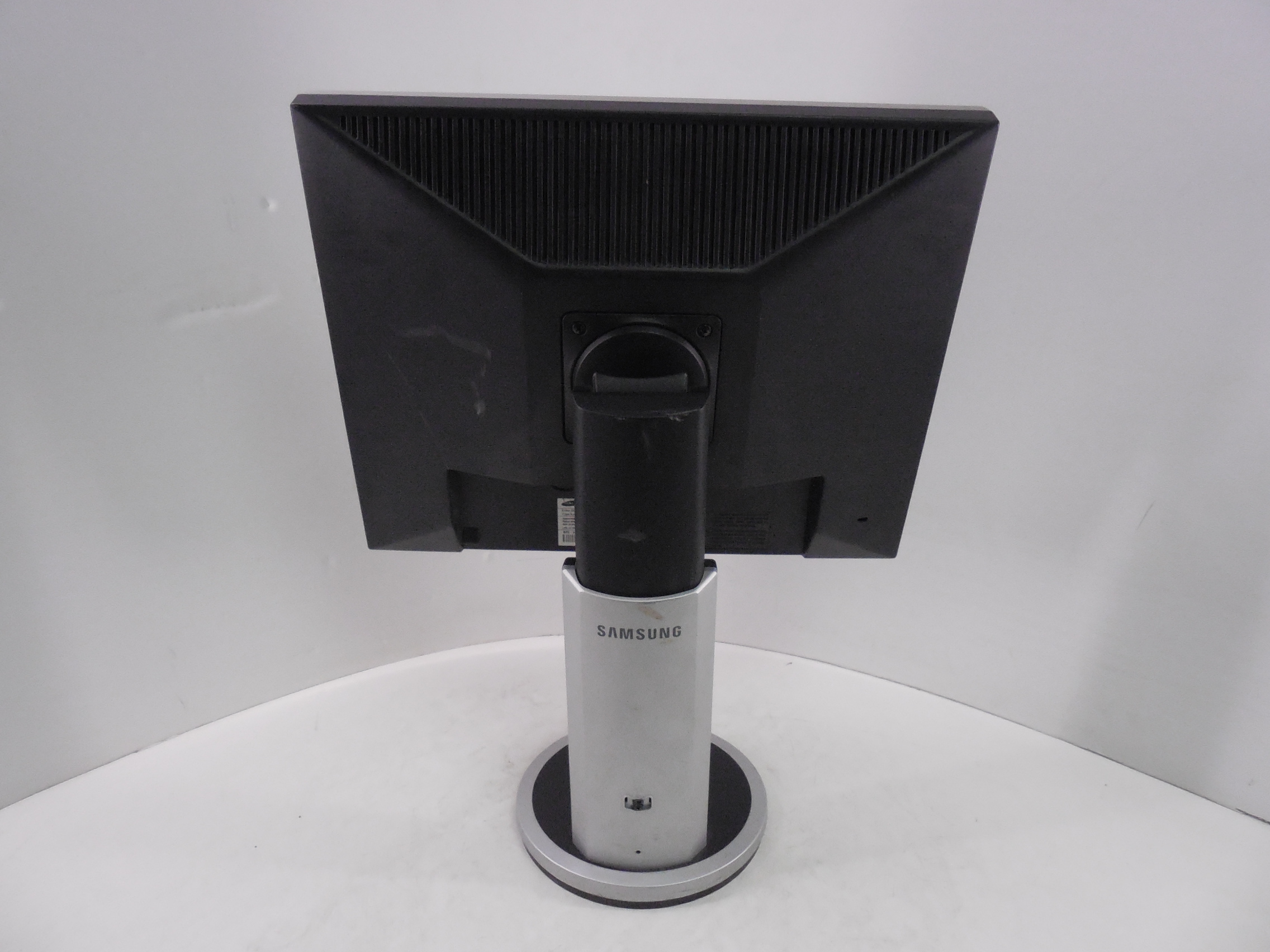 ЖК-монитор 19" Samsung SyncMaster 940FN - Pic n 254412