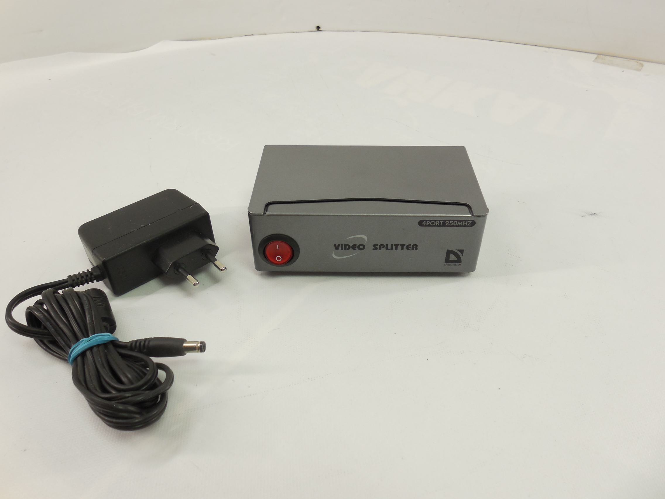 Vga Defender Расветвитель VGA сигнала Defender MVS 104/401
