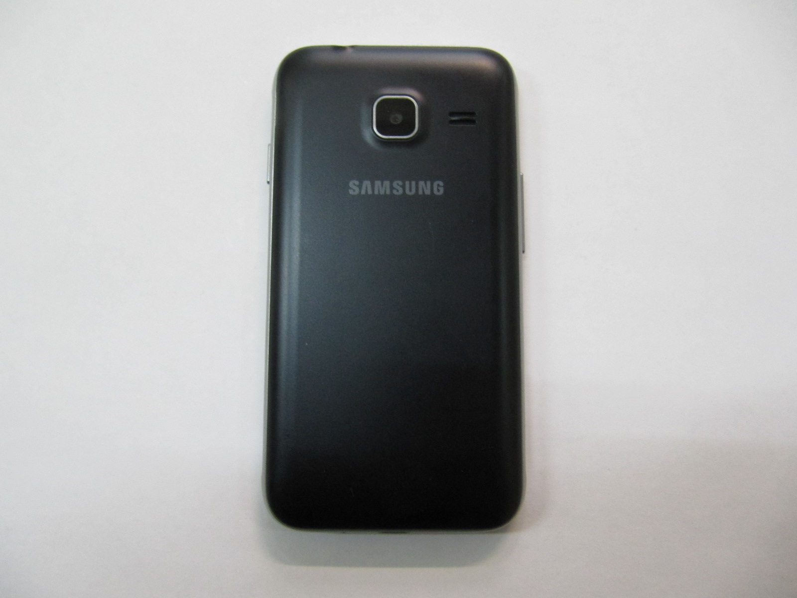 Смартфон Samsung Galaxy J1 Mini