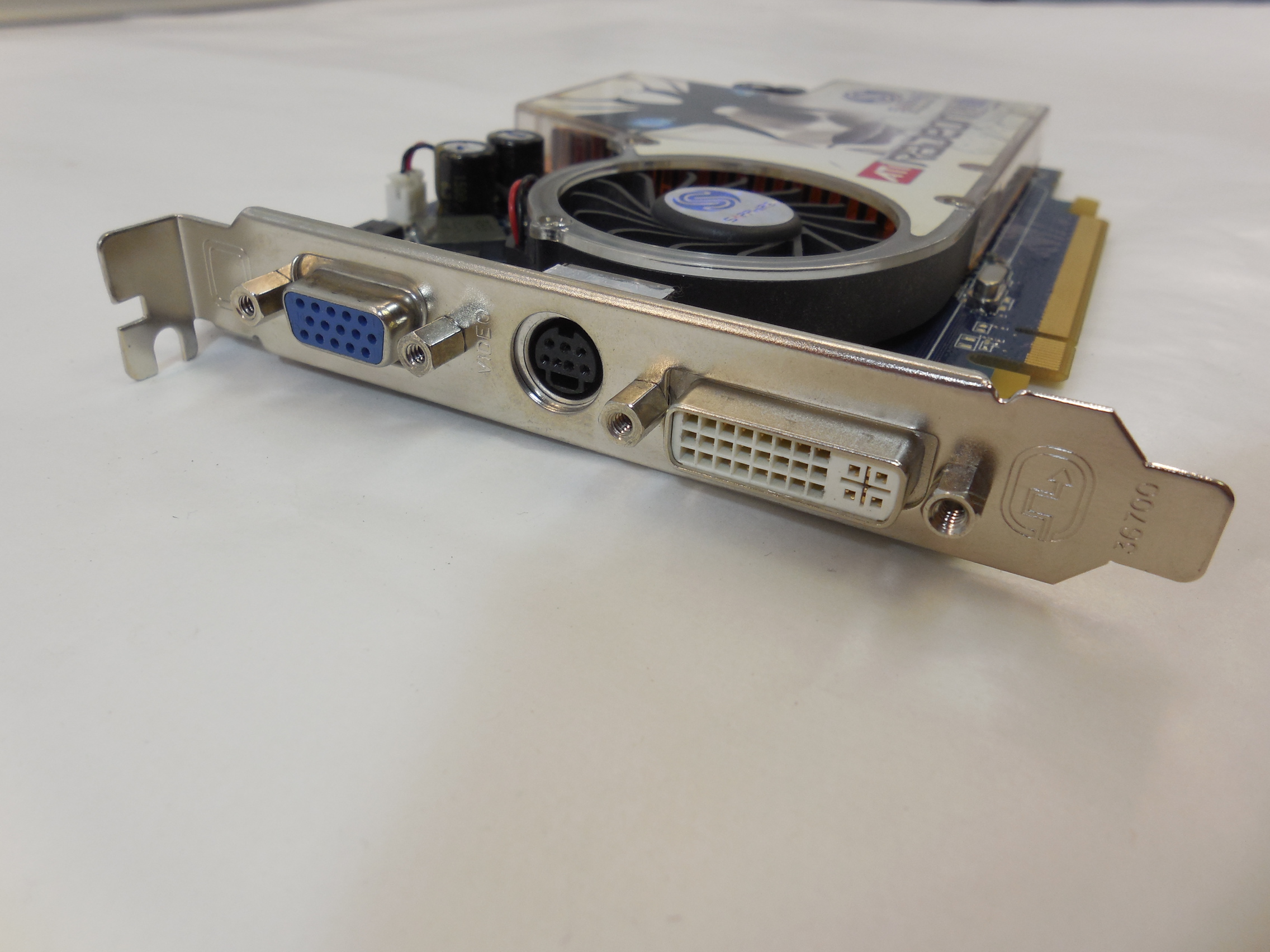 Видеокарта PCI-E Sapphire Radeon X1600 XT /256Mb - Pic n 268288