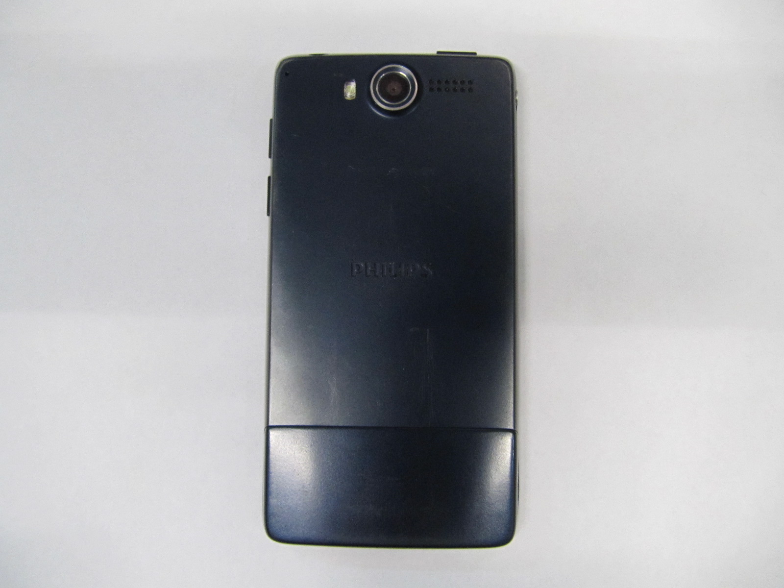 Смартфон Philips Xenium W737