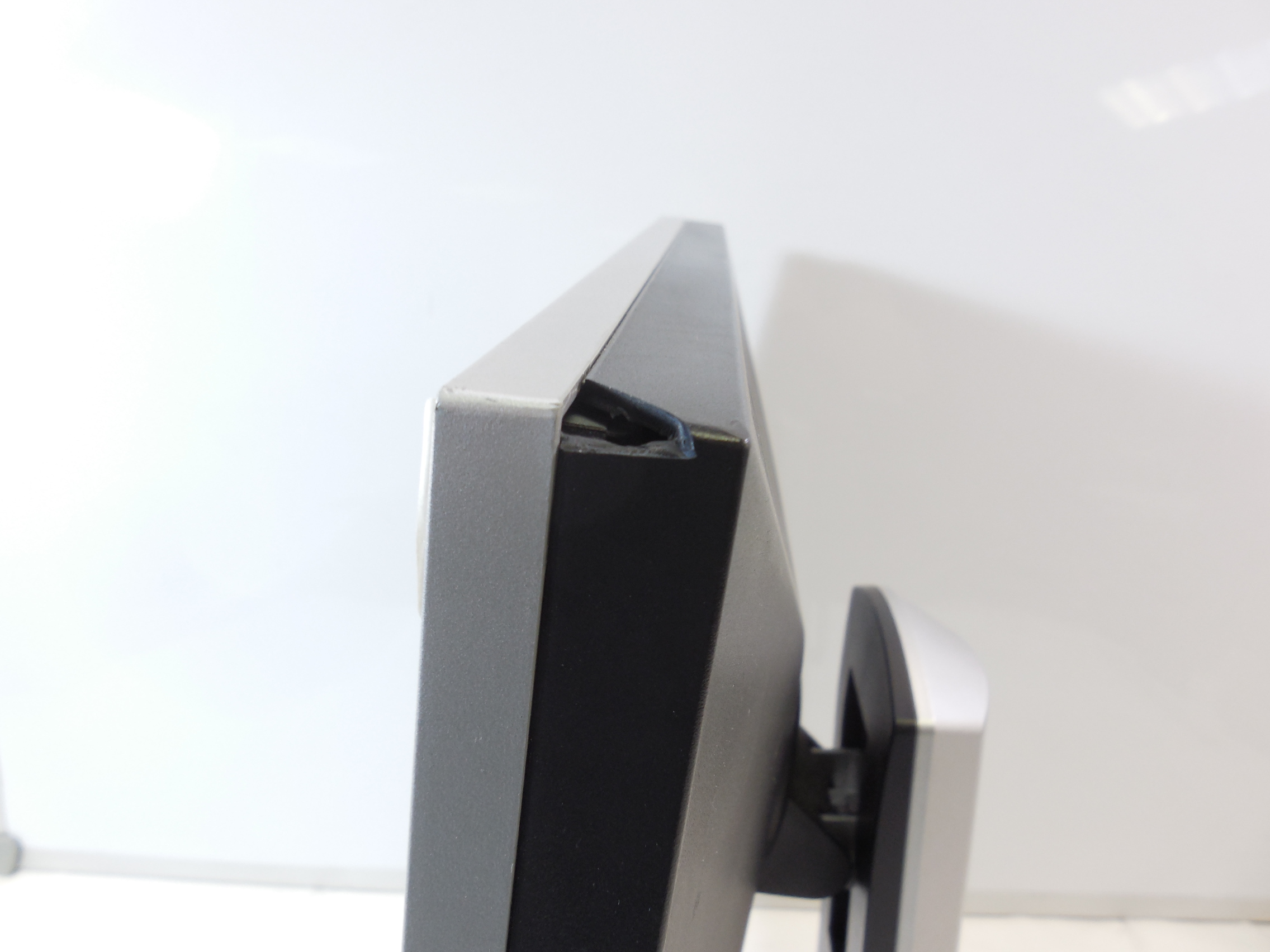 ЖК-монитор 19" Samsung 940UX треснут корпус - Pic n 273593