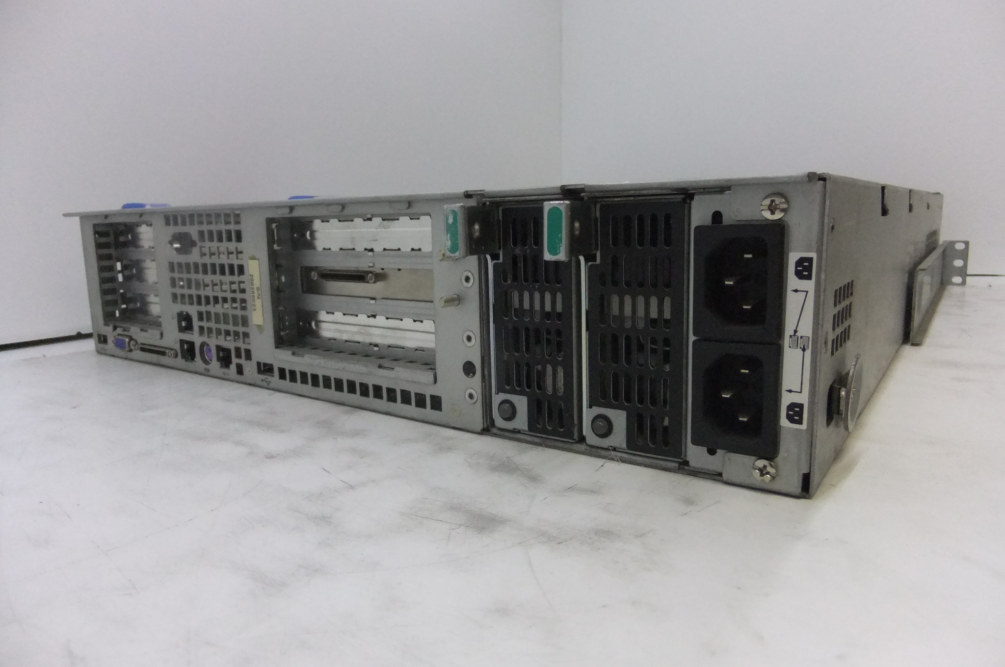 Сервер 2U Intel SR2200 p/n 3902I909 - Pic n 115128