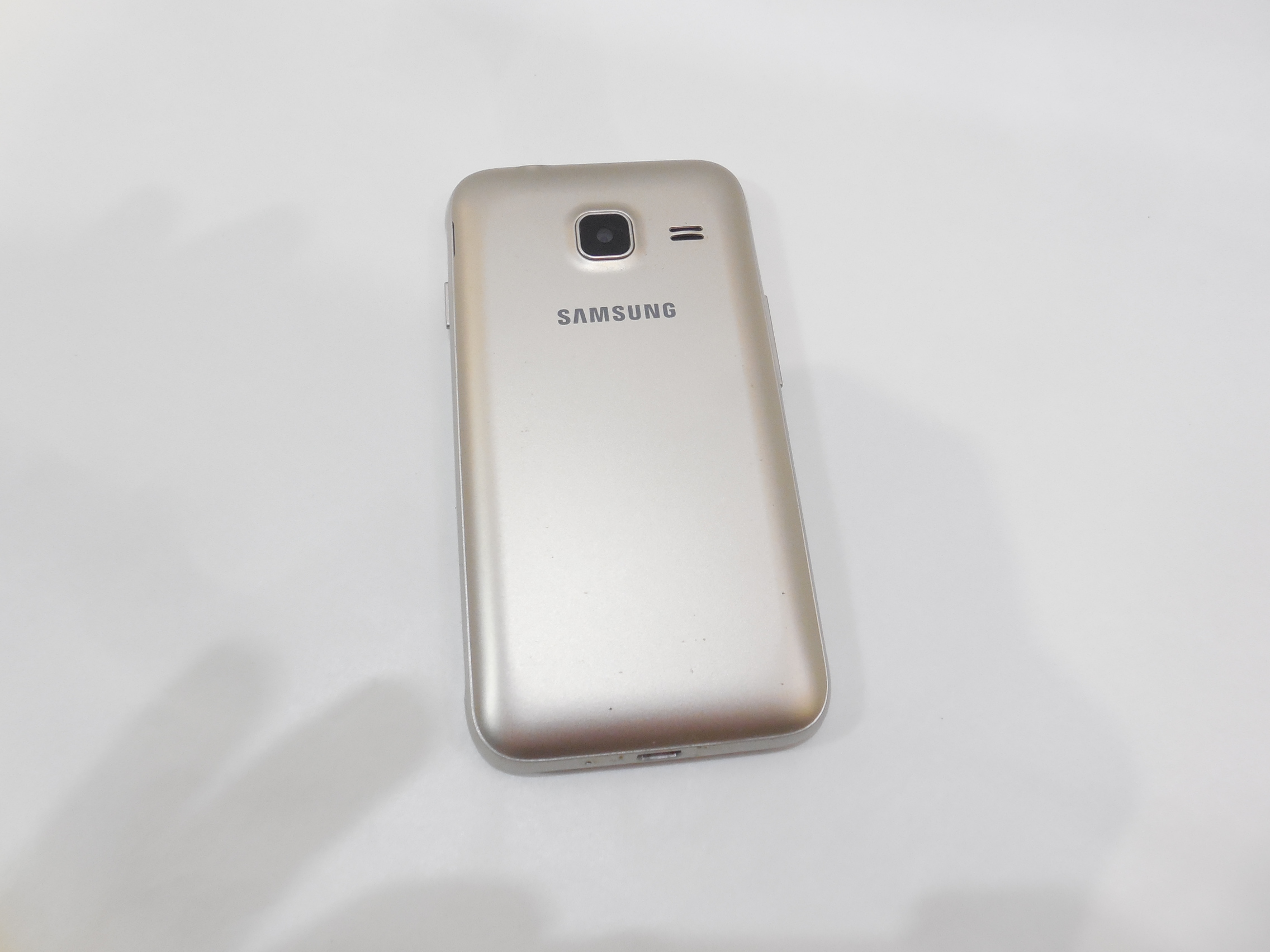 Смартфон Samsung Galaxy J1 mini