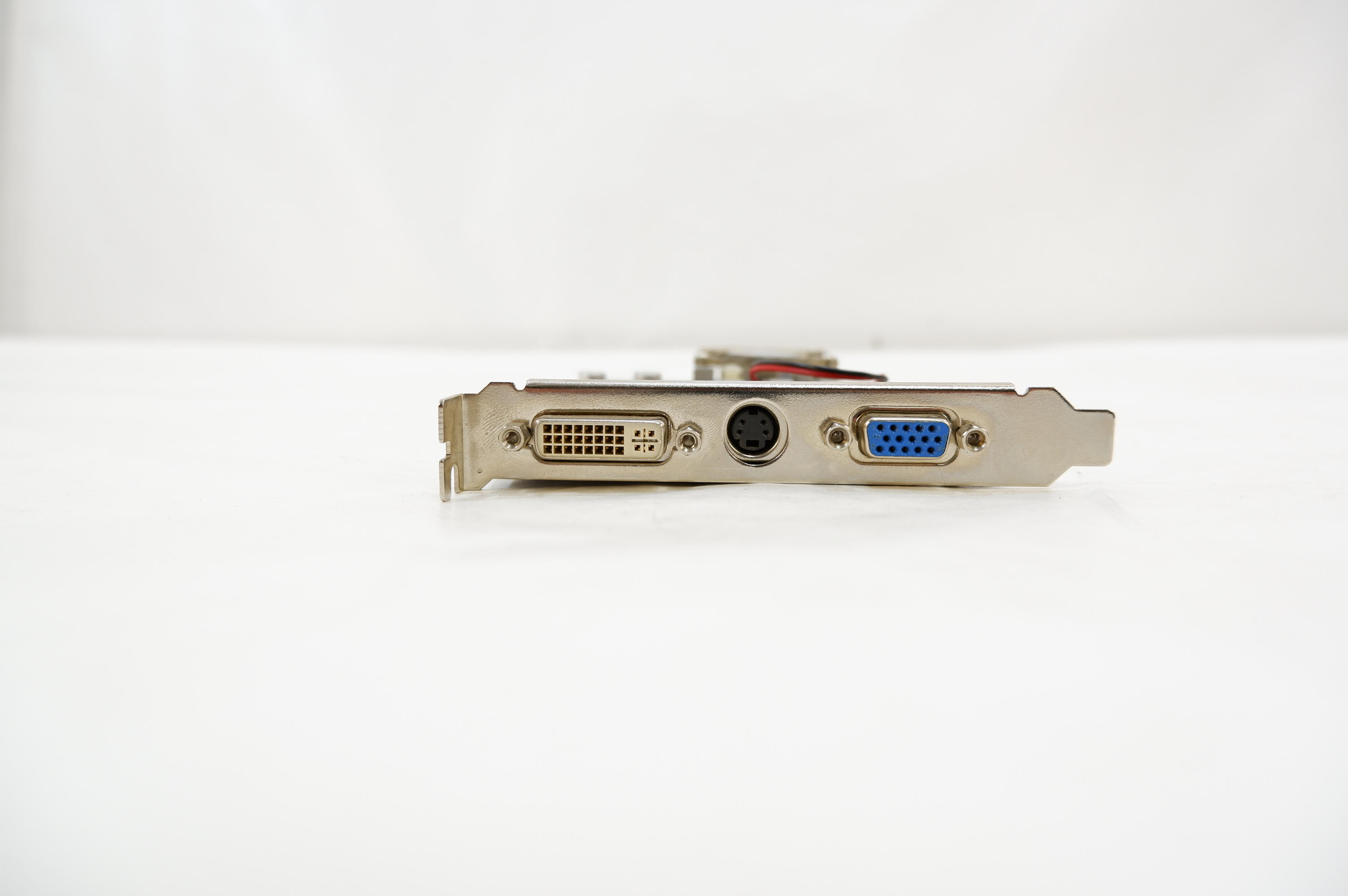 AGP ATI Radeon 9200SE 128MB 64Bit - Pic n 281317