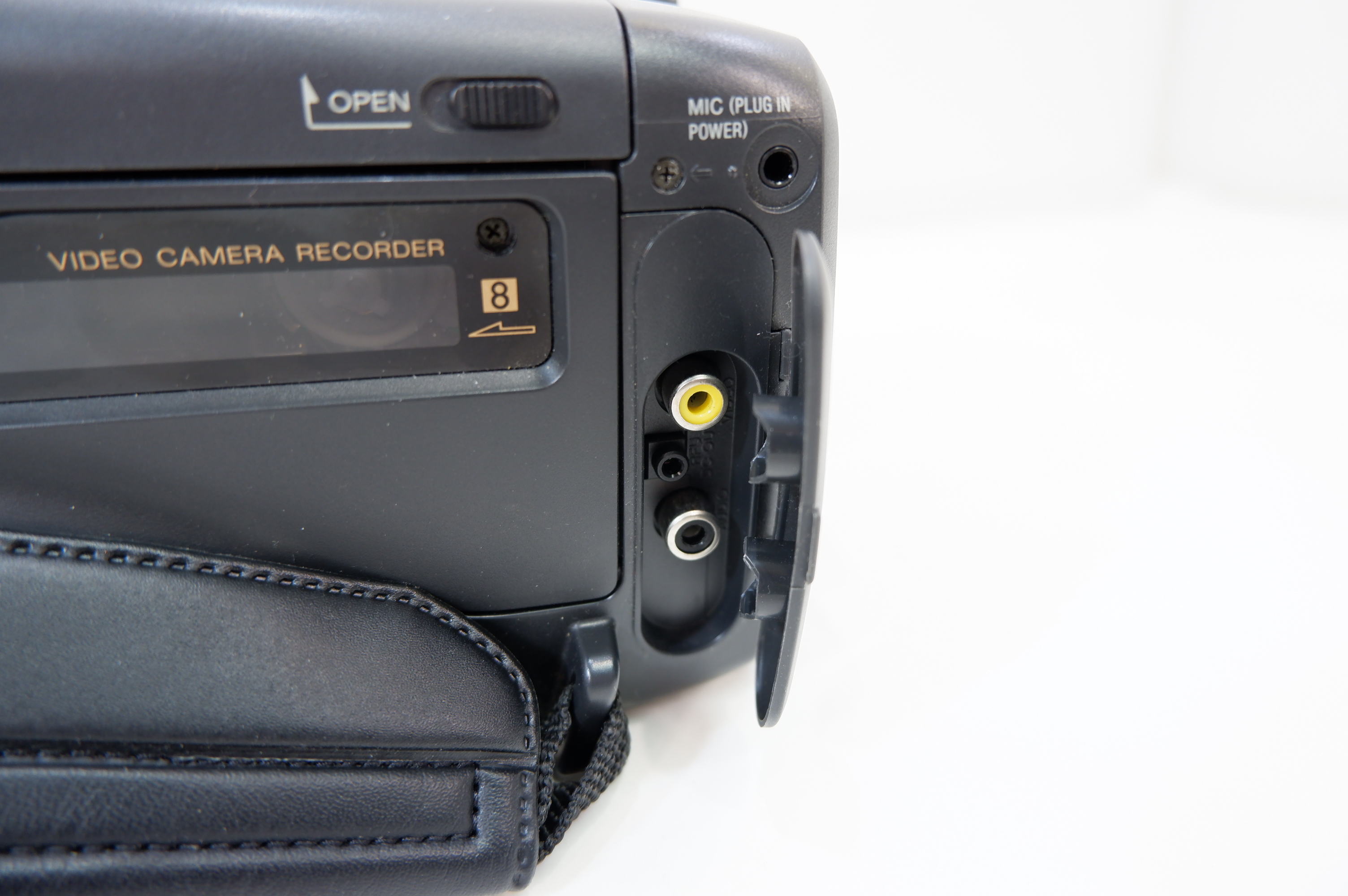 Видеокамера Sony Handycam CCD-TRV30E - Pic n 285038