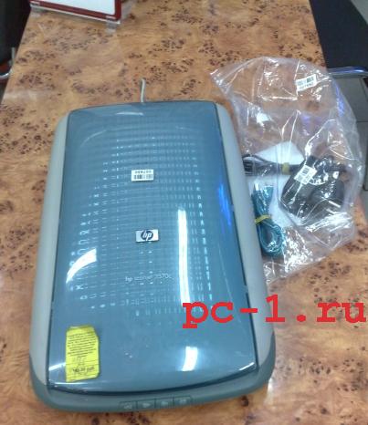 Сканер HP ScanJet 3570C /A4 /CCD /1200 dpi /Скорость сканирования: фотография 10х15 - 38 с, страница текста А4 - 50 с /слайд-адаптер для прозрачных пленок /USB /кабель USB /драйвер/ Цветная прозрачная полоса на изображениии/ Без доставки