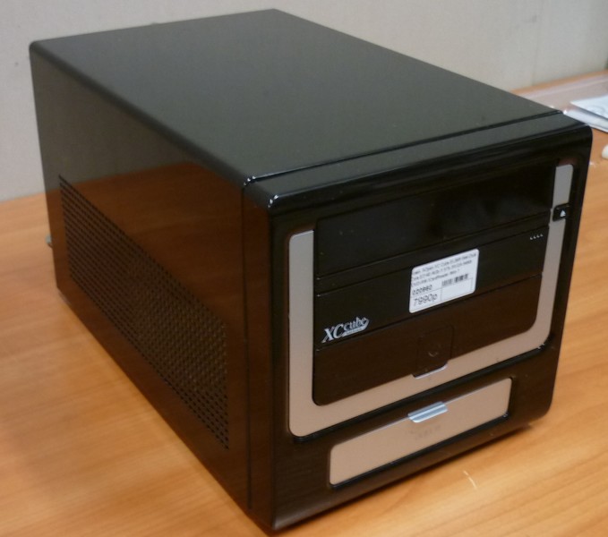 Компьютер AOpen XC Cube EU965 Intel Dual-Core E2140 (1.6GHz) /DDR2 4Gb /HDD 1.5Tb /MB AOpen UX965G-LWV (PCI-E x16, PCI-E x1, 3xSATA, IDE, 2xDDR2, Sound, Coaxial, 1394, LAN, COM, 2xUSB, SVGA Intel GMA X3000 64Mb) /DVD-RW /CardReader /Front USB, Audio, Optical SPDIF, 1394 /Win 7