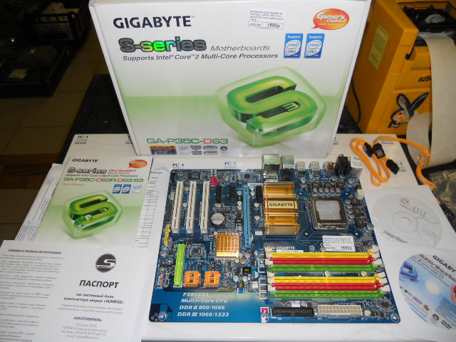Материнская плата GigaByte GA-P35C-DS3  LGA775 <P35> PCI-E /GbLAN /SATA ATX 4DDR-II+2DDR-III BOX