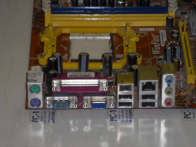 Материнская плата MB Foxconn MCP61SM2MA-ERS2H /Socket AM2 /2xPCI /PCI-E x16 /PCI-E x1 /4xDDR2 /2xSATA /Sound /4xUSB /1394 /SVGA /LPT /LAN /COM /mATX