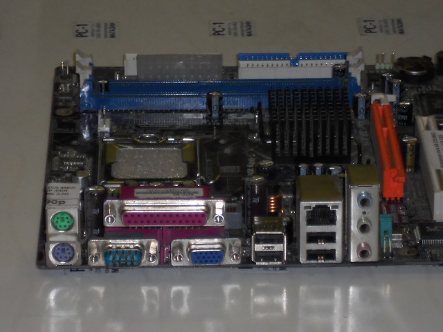 Материнская плата MB ECS 865G-M8 /Socket 775 /3xPCI /AGP /2xDDR /2xSATA /Sound /SVGA 96Mb /LAN /LPT /COM /mATX
