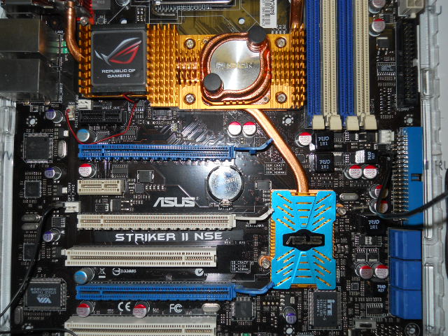 Материнская плата LGA775 ASUS Striker II NSE NVIDIA nForce 790i SLI, 4xDDR3 DIMM, 3xPCI-E x16, встроенный звук: HDA, 7.1, Ethernet: 2x1000 Мбит/с, форм-фактор ATX, eSATA. BOX полный комплект