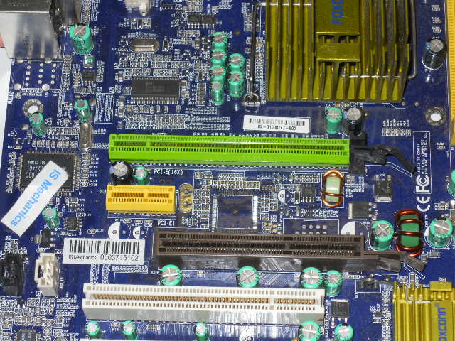 Материнская плата MB FoxConn 915A05-PL-6LS /Socket 775 /3xPCI /AGP /PCI-E x1 /PCI-E x16 /2xDDR DIMM /4xSATA /Sound /4xUSB /LAN /LPT /COM /ATX /Заглушка
