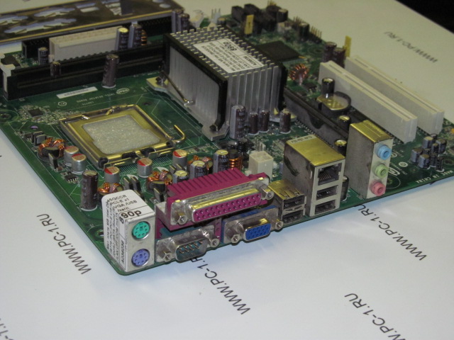 Материнская плата MB Intel D945GCCR /Socket 775 /2xPCI /PCI-E x16 /PCI-E x1 /2xDDR2 /4xSATA /Sound /SVGA /4xUSB /LAN LPT /COM /mATX /заглушка
