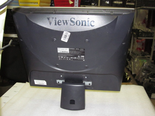 Монитор TFT 17" Viewsonic VA703m /1280x1024, 300 кд/м2, 700:1, 5 мс, 170°/160°, стереоколонки, VGA /серебристо-черный /Без ноги