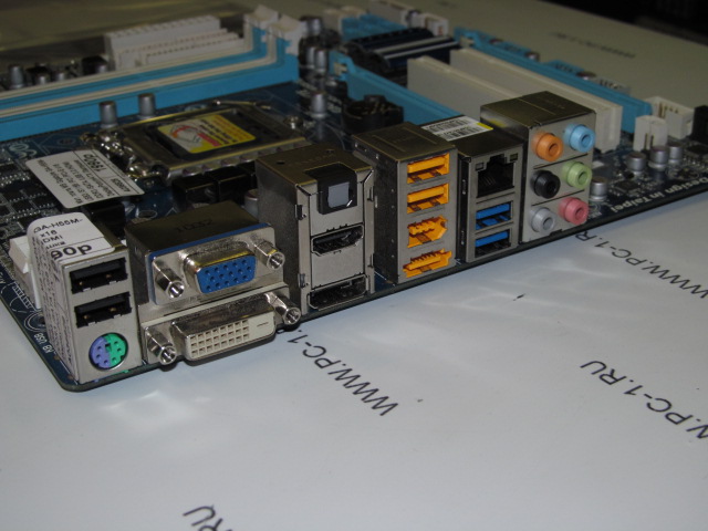 Материнская плата MB Gigabyte GA-H55M-USB3 /Socket 1156 /2xPCI /2xPCI-E x16 /4xDDR3 /7xSATA /IDE /6xUSB (2xUSB 3.0) /Sound /LAN /1394 /E-SATA /HDMI DisplayPort /DVI /SVGA /Optical SPDIF /mATX /Заглушк