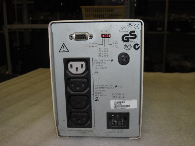 Источник бесперебойного питания APC Back-UPS 650 /650 ВА /400 Вт /количество выходных разъемов: 4 (3 с питанием от батареи)