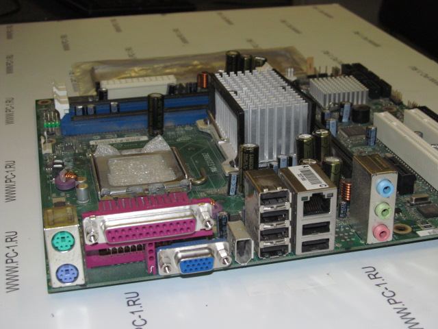 Материнская плата MB Intel Desktop board DQ965GF /Socket 775 /2xPCI /PCI-E x16 /PCI-E x1 /4xDDR2 /6xSATA /Sound /VGA /6xUSB /LAN /1394 /LPT /mATX /заглушка