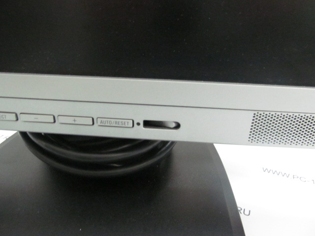 Монитор TFT 17" NEC AccuSync LCD73VM ,1280x1024, 270 кд/м2, 550:1, 8 мс, 160°/140°, стереоколонки, Встроенный VGA кабель /Сломана кнопка "Power"