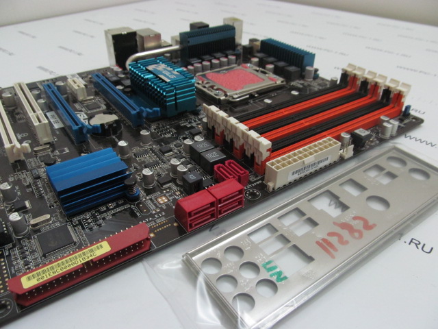 Материнская плата MB ASUS P6T SE /Socket 1366 /2xPCI /3xPCI-E x16 /PCI-E x1 /6xDDR3 /6xSATA /Sound /6xUSB /LAN /1394 /E-SATA /SPDIF /ATX /Заглушка
