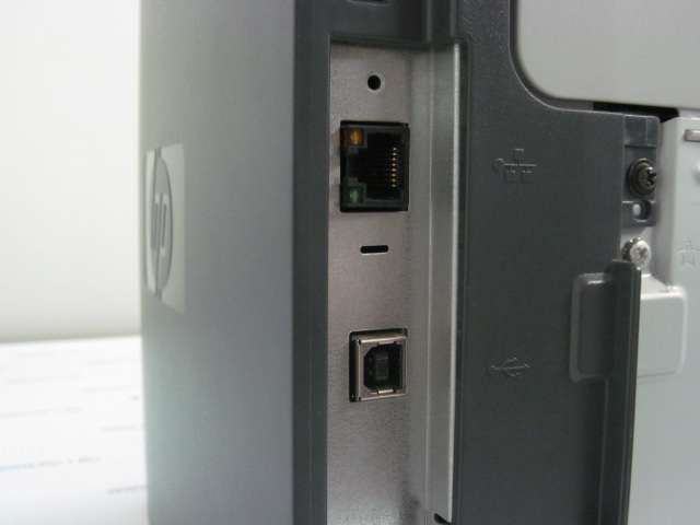 МФУ HP LaserJet 3052 принтер/сканер/копир, A4, лазерное ч/б, 18 стр/мин ч/б, 1200x1200 dpi, подача: 260 лист., вывод: 100 лист., Post Script, память: 64 Мб, Ethernet RJ-45, USB, ЖК-дисплей /Требует за