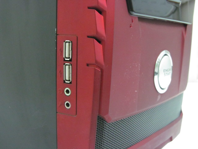Корпус ATX Miditower Aerocool (AeroRacer) Red (EN52504) /4x 5.25" /5x 3.5" /Front USB, Audio /FAN 250mm на боковой крышке /Rear FAN 120mm /Цвет: красно-черный /Размеры: 198 x 417 x 505 мм