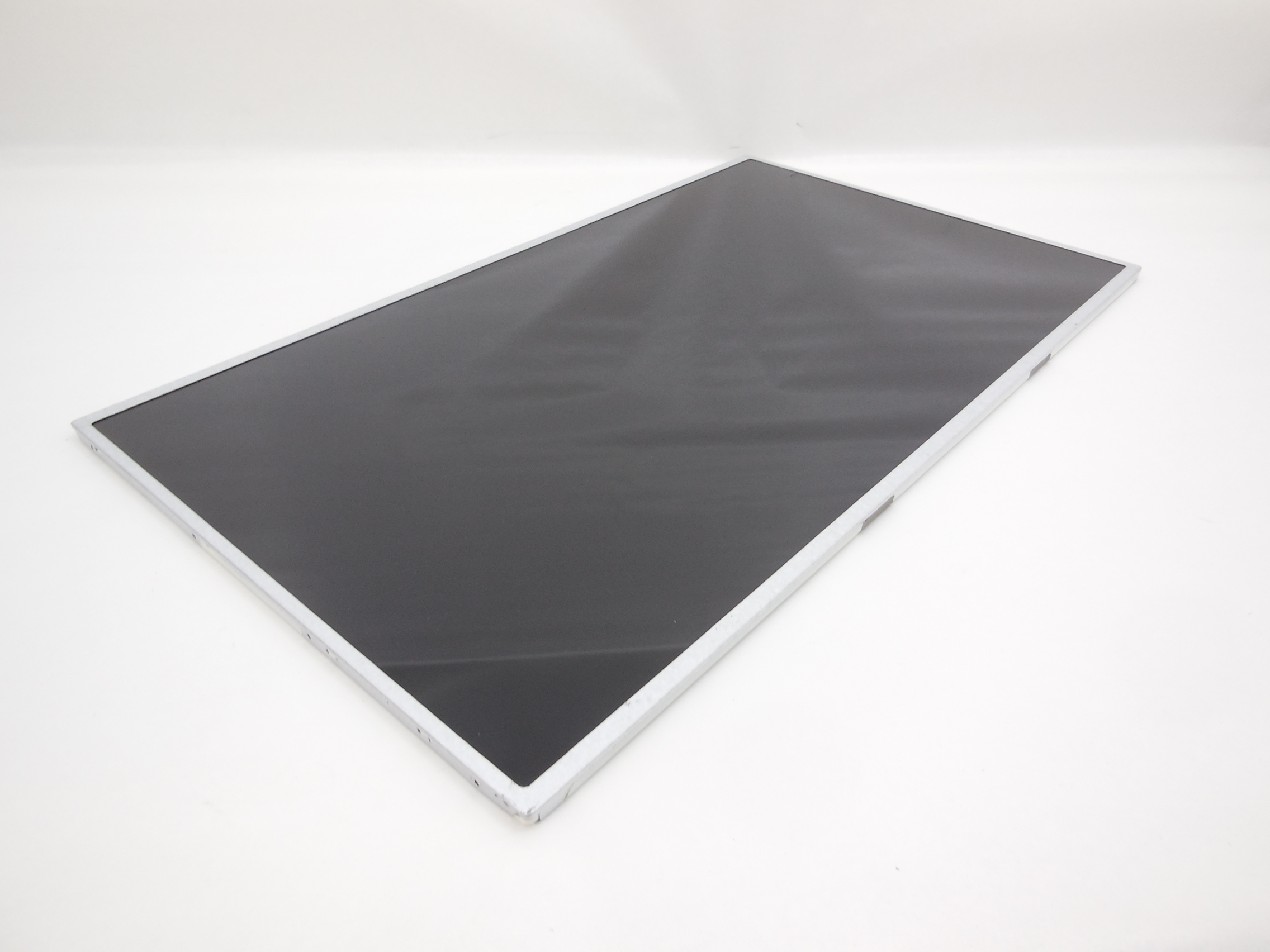 thumbnail image 2 of 17.3" 1600x900 LED LCD Screen Replacement For Laptops – Glossy Finish – 40 Pin – Universal Fit (LG/Philips Compatible) 2 of 5