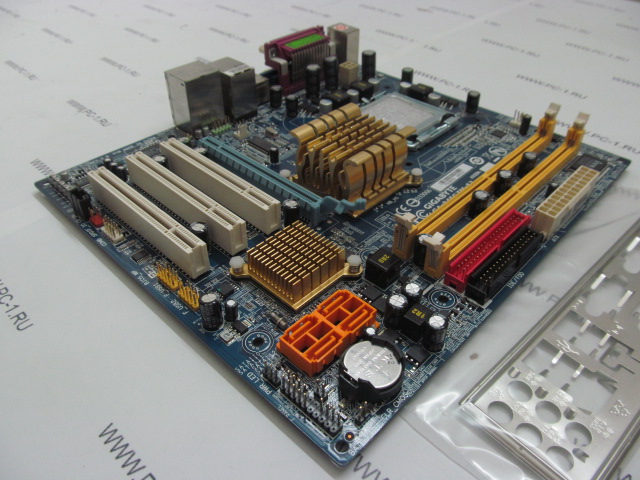 Материнская плата MB Gigabyte GA-945GZM-S2 /Socket 775 /3xPCI /PCI-E x16 /2xDDR2 DIMM /4xSATA /Sound /SVGA /4xUSB /LAN /LPT /COM /mATX /Заглушка
