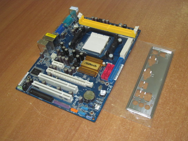Материнская плата MB ASRock N61P-S /Socket AM2+ /2xPCI /PCI-E x1 /PCI-E x16 /2xDDR2 /4xSATA /Sound /4xUSB /LAN /COM /VGA /mATX /заглушка