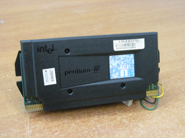 Процессор Slot 1 Intel Pentium III 700MHz /256kb /100FSB /1.65V /SL454