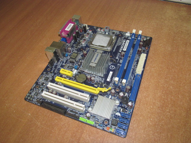 Материнская плата MB Foxconn G31MXP-K /Socket 775 /2xPCI /PCI-E x16 /PCI-E x1 /2xDDR2 /4xSATA /Sound /4xUSB /LAN /LPT /VGA /COM /mATX