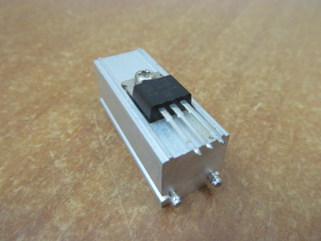 Транзистор б/у полевой N-канальный IRL3713 c радиатором