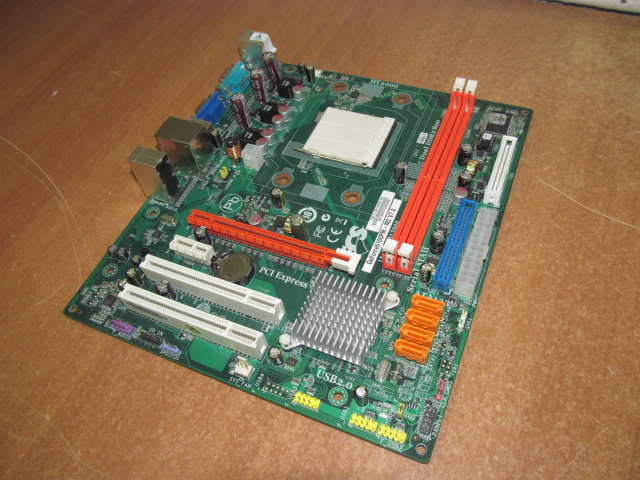 Материнская плата MB ECS GeForce6100PM-M2 /Socket AM2+ /2xPCI /PCI-E x16 /PCI-E x1 /2xDDR2 /4xSATA /Sound /4xUSB /COM /VGA /mATX /Без рамки