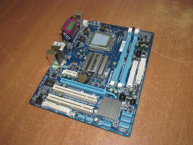 Материнская плата MB Gigabyte GA-G41M-ES2L /Socket 775 /2xPCI /PCI-E x1 /PCI-E x16 /2xDDR2 /4xSATA /Sound /4xUSB /LAN /VGA / LPT /COM /mATX