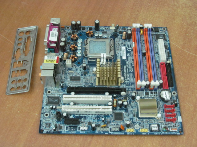Материнская плата MB Gigabyte GA-8I915P-MF /Socket 775 /2xPCI /PCI-E 1x /1xPCI-E 16x /4xDDR400 /4xSATA /Sound /4xUSB /LAN /LPT /COM /mATX /Заглушка