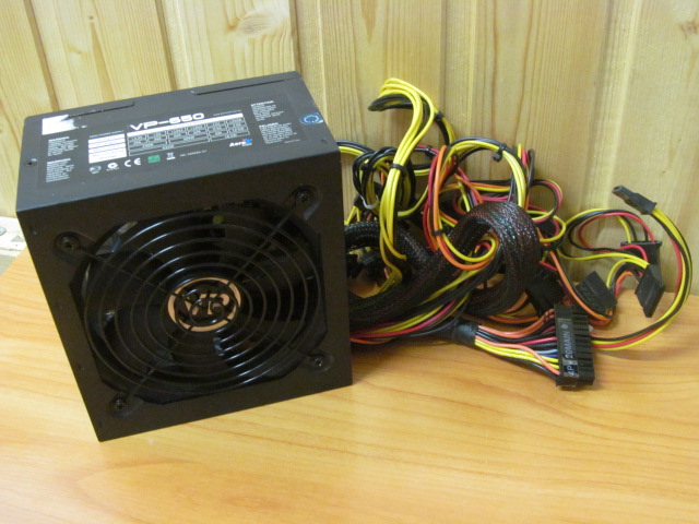 Блок питания ATX 650W AeroCool VP-650 /24+4(8)+6(8)+6(8)pin /6xSATA /активный PFC /FAN 120mm /НОВЫЙ