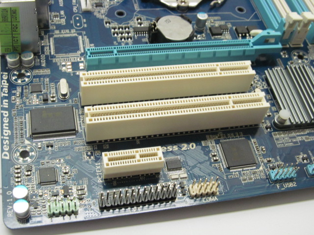 Материнская плата MB GigaByte GA-H61M-D2H /Socket 1155 /2xPCI /PCI-E x1 /PCI-E x16 /4xDDR3 /4xSATA /HDMI /VGA /DVI /LAN /Sound /4xUSB /mATX