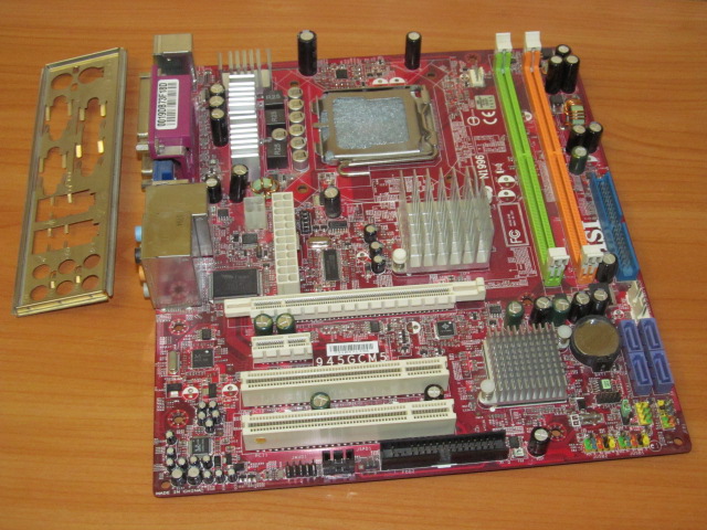 MB MSI 945GCM5 (MS-7267) /Socket 775 /PCI /PCI-E x16 /PCI-E x1 /DDR2 /Sound /USB /SVGA /LAN /LPT /COM /mATX /Заглушка