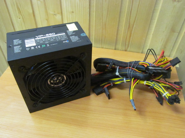 Питания 650. AEROCOOL VP 650w. AEROCOOL VP-650. Блок питания AEROCOOL VP-650 650w. JRCC VP 650 блок питания.