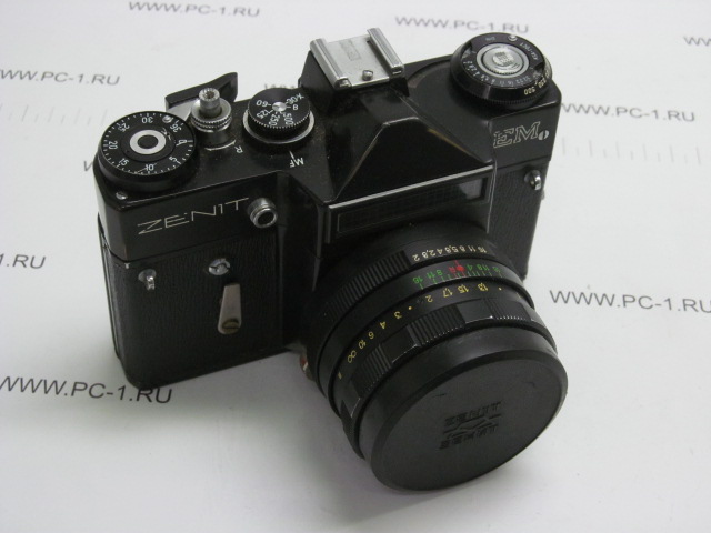 Пленочный фотоаппарат Зенит-ЕМ (Zenit-EМ) /Объектив Helios-44M (2/58) /Чехол для переноски