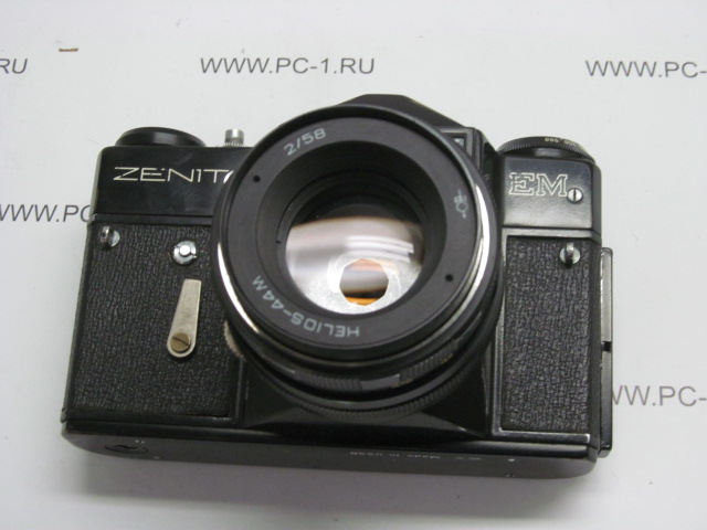 Пленочный фотоаппарат Зенит-ЕМ (Zenit-EМ) /Объектив Helios-44M (2/58) /Чехол для переноски