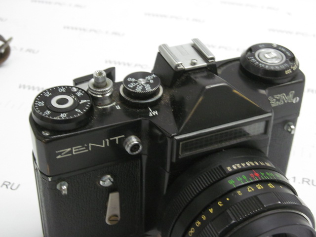 Пленочный фотоаппарат Зенит-ЕМ (Zenit-EМ) /Объектив Helios-44M (2/58) /Чехол для переноски