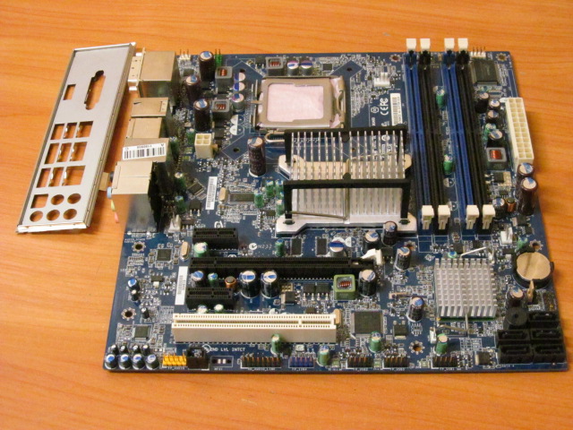 Материнская плата MB Intel DG45ID /Socket 775 /1xPCI /PCI-E x16 /2xPCI-E x1 /4xDDR2 DIMM /5xSATA /Sound 7.1 /SVGA Intel GMA X4500 DVI HDMI /6xUSB /E-Sata /LAN /IEEE 1394 /mATX /Заглушка
