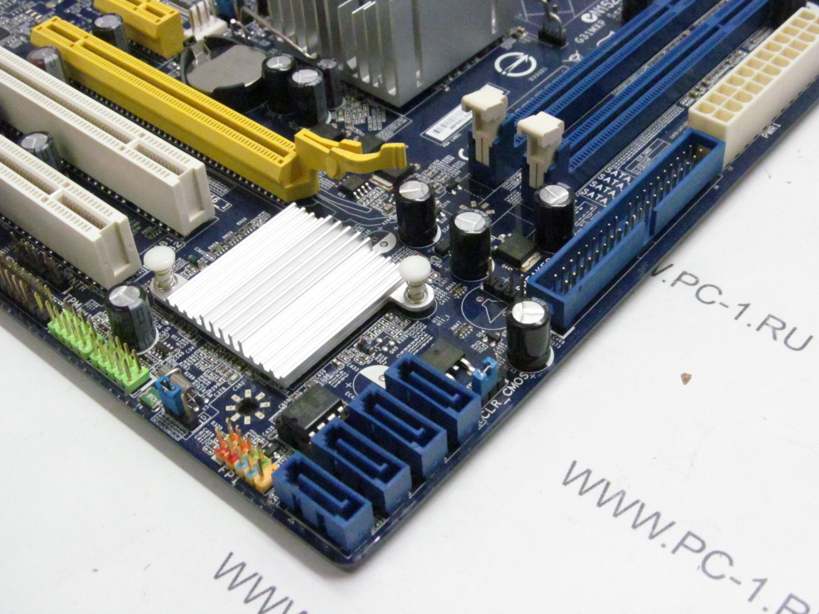 Материнская плата MB Foxconn G31MXP-K /G31 /Socket 775 /2xPCI /PCI-E x16 /PCI-E x1 /2xDDR2 /4xSATA /Sound /4xUSB /LAN /LPT /VGA /COM /mATX /Заглушка