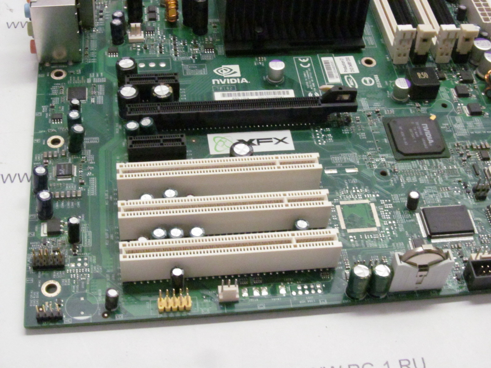 Материнская плата MB XFX MB-N650-IUL9 /nVIDIA nForce 650i Ultra /Socket 775 /3xPCI /PCI-E x16 /2xPCI-E x1 /4xDDR2 /4xSATA /Sound /4xUSB /LAN /ATX