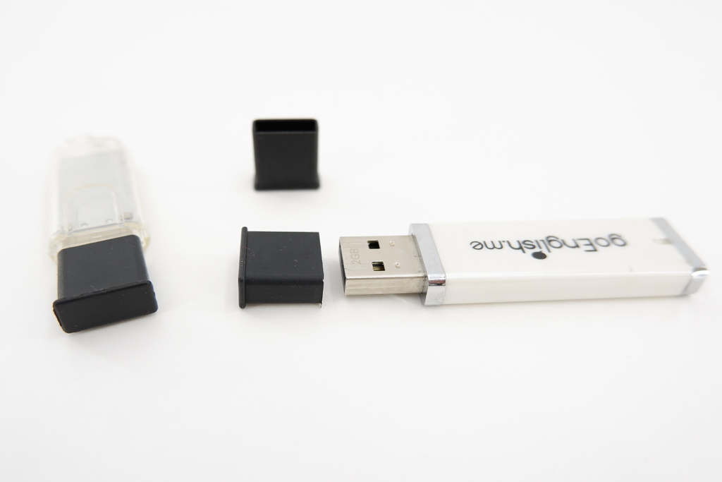Универсальная колпачёк для флешек USB белый или чёрный - Pic n 288584