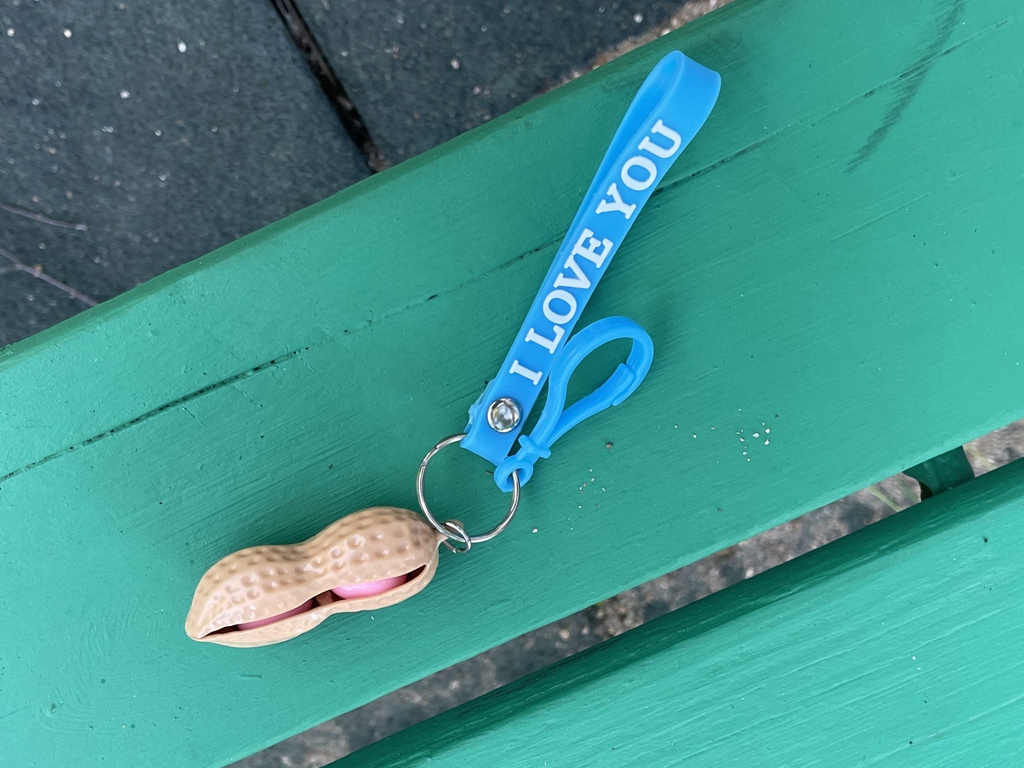 Брелок антистресс Арахис с карабином  - Pic n 301117