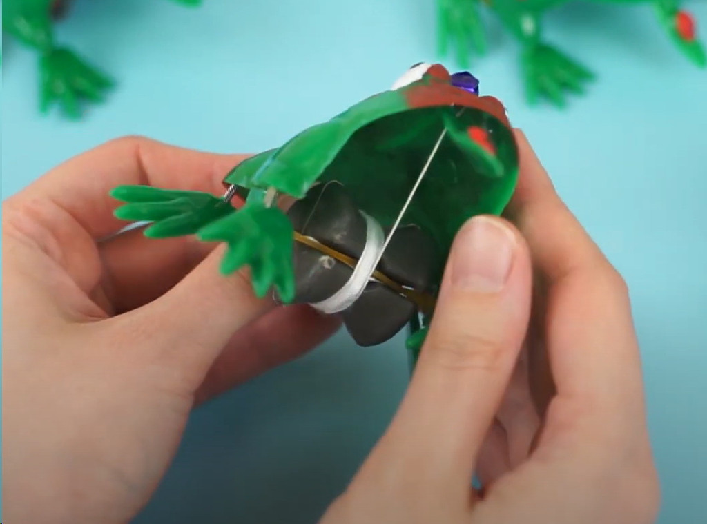 Заводная лягушка на веревочке - Pic n 301365