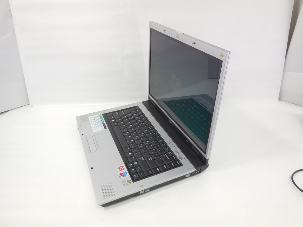 Ноутбук 15.4" Samsung R50 Intel Pentium 2.0GHz, DDR2 2Gb, HDD 60Gb, Video Radeon X300, Windows 7 - Pic n 307335